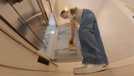 Trying to survive in Maryanas Apartment 4K Version VR360