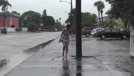 Barefoot in Florida with Cumshot and Fucking
