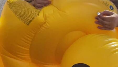 Deflate with hand my inflatable duck