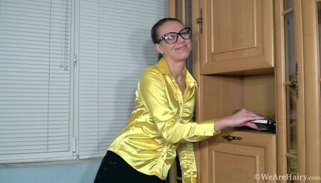 Sunny Bush enjoys herself and masturbates