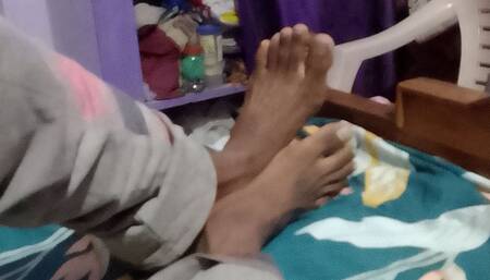 Showing Feet and Jerking Off