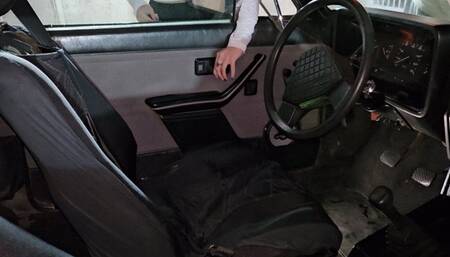 The mechanic is fixing Amanda's car - Hidden Camera