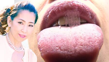 Indulge in a Virtual Kiss with MILF Reika ONO