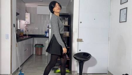 720P MY FANS WANT TO KEEP HER BALD FOREVER SHE SHAVES AGAIN