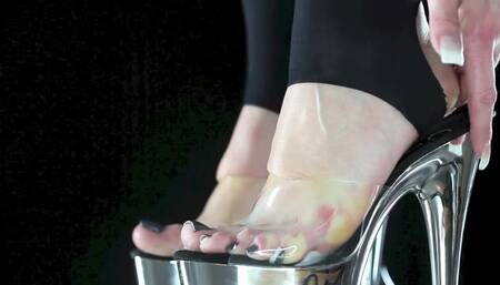 Footfetish slave worships feet of mistress- Extrem