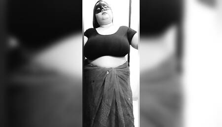 Indian BBW Chubby Bhabhi Exposed on Cam Show