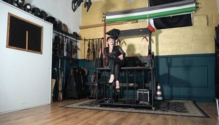 MISTRESS LILY DUPONT : CHALLENE FOR FEET