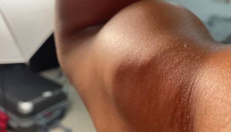 Brenda Biceps POV Biceps Selfie Video 34cm