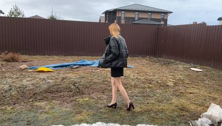 girl in new retro high-heeled shoes walked through the mud and accidentally got her shoes stuck in the mud (Re-realize)
