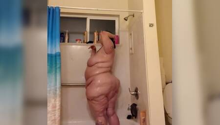 Having a Shower Shaking My Massive Hips Bouncing My Booty
