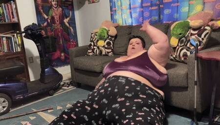 USSBBW Falls & gets Stuck on the Floor SD