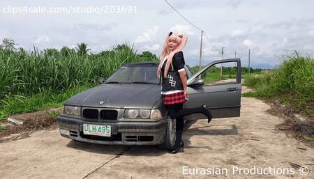 146 - Mizuki revving old BMW