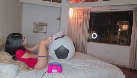 Marianna SIT TO POP soccer balloon 36 inch