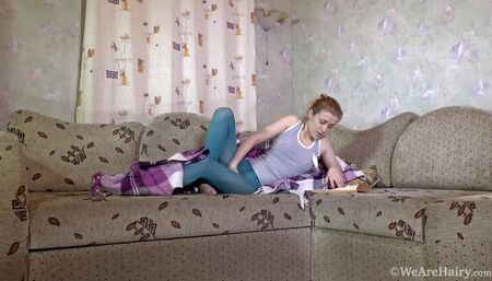 Hairy woman Fani finds reading very erotic