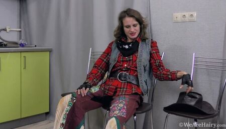 Pique Dame dresses as a cow girl and masturbates