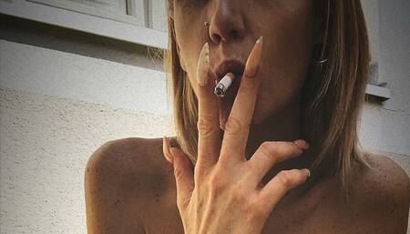 Smoke with the Blonde Sweety Girly