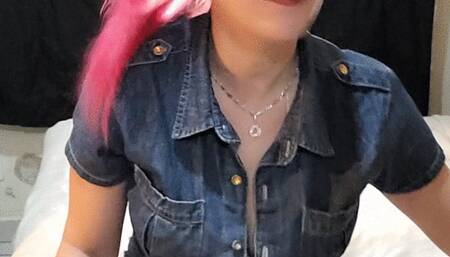 Smoking cork after a long day working in a bar - Jeans, strong lipstick and ponytail