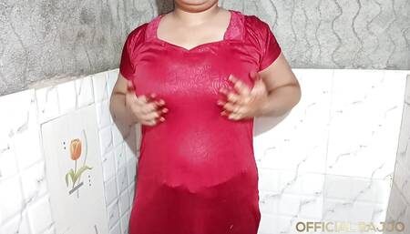Desi Bhabhi Showing Pussy In Bathroom
