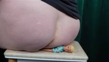 Giantess Crushes Little Man with Big Butt! MP4 1080