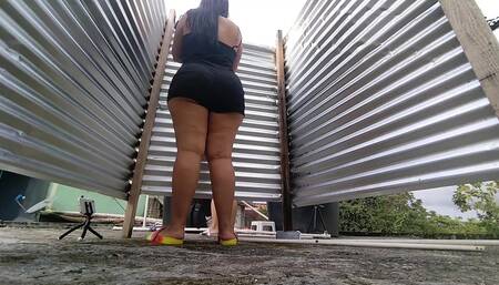 Voluptuous Thick Girl Discovers Camera in Outdoor Dressing Room