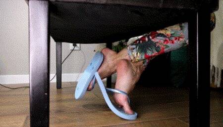 Sexy ignore foot in blue flip flops WMV