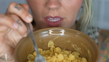 GiGi Shrunk and Vored for Dinner - 4K