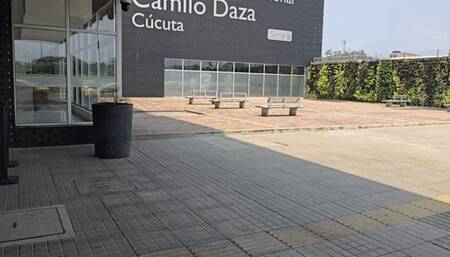 I MEET A STRANGER AT THE AIRPORT AND WE END UP FUCKING