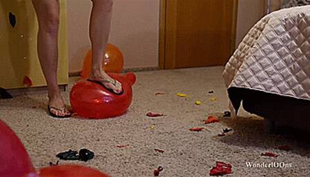 Keira pops in flip flops **4K**