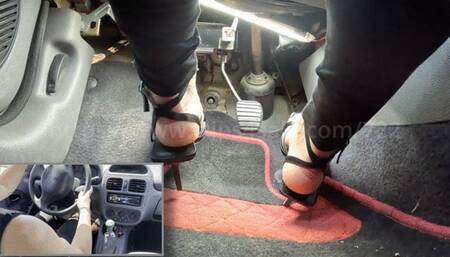 Joyce with black sandales revs - feet Pov - PIP