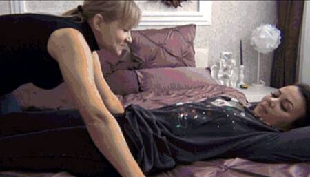 Victoria brings me to orgasm with her finger in my navel GGn