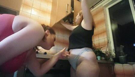 Fingering her deep and insatiable navel~ Returning the favor (MP4 version)