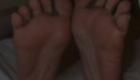 Big Booty Goddess worships my big Asian goddess feet