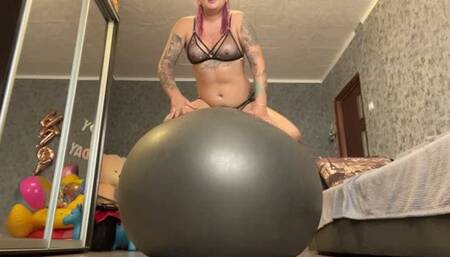 Jumping on big gray physioball