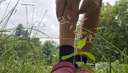 Dirty feet - piedi sporchi di erba e fango