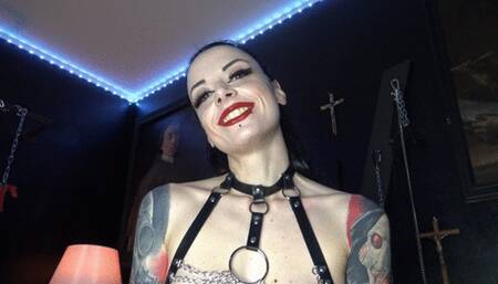 FETISH MASTURBATION WITH HIGH HEELS AND SQUIRT