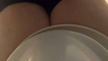 beautiful excretion piece by piece, the falling pieces make a strong splash, splash