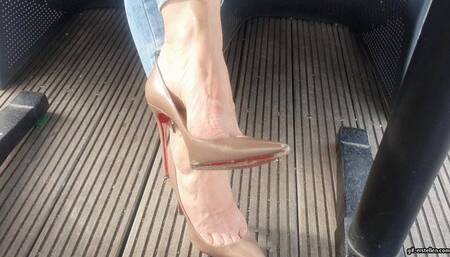 barefoot posing wmv 1280 x 720