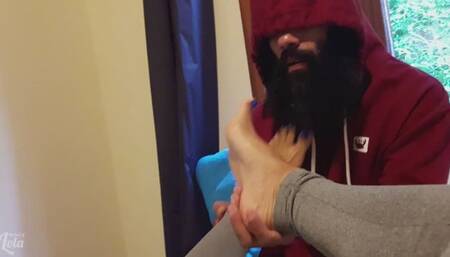 Sucking the cum out of Lola's toes