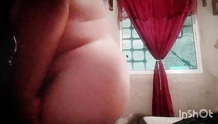 Mature milf sends hot video to her lover after a bath