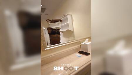 BLACK XXX FUCKING HER PUSSY IN A MIAMI SAUNA