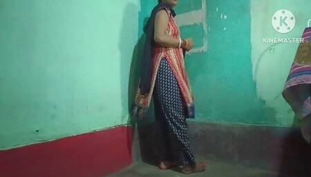 Desi hot local bhabhi Indian village girlfriend sex video