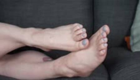 Annoyed Stepsis gives you a JOI to her Feet MP4 720