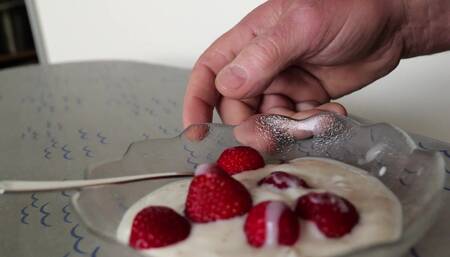 Strawbeerries with Cum Creme