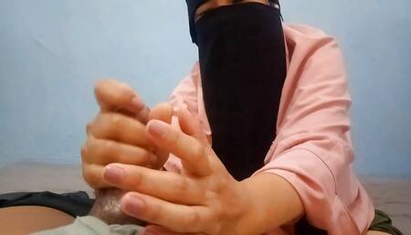 Hijab girl handjob slowly