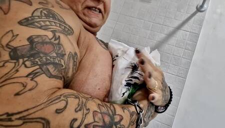 fbb cereals smash crush asmr sound feats of strength sound video look how it crush between my armpit and myb huge biceps!