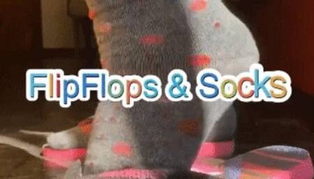 Juliette-RJ Wearing socks and flip flops different pairs - FOR MOBILE DEVICE USERS - SOCKS - FLIP FLOPS - DANGLING FLIP FLOPS - WIGGLING TOES ON SOCKS - BBW FEET - FOOT FETISH - SOCKS AND FLIP FLOPS FETISH