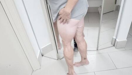 Bare foot in the mirrorT