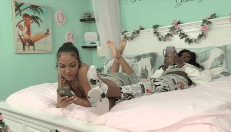 Honey Dew Worships The Sexy Feet Of Paris Love (HD 1080p MP4)