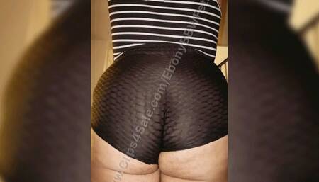 Jiggly uneven wedgie