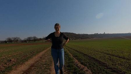 A risky Sunday walk (2024) (MP4)